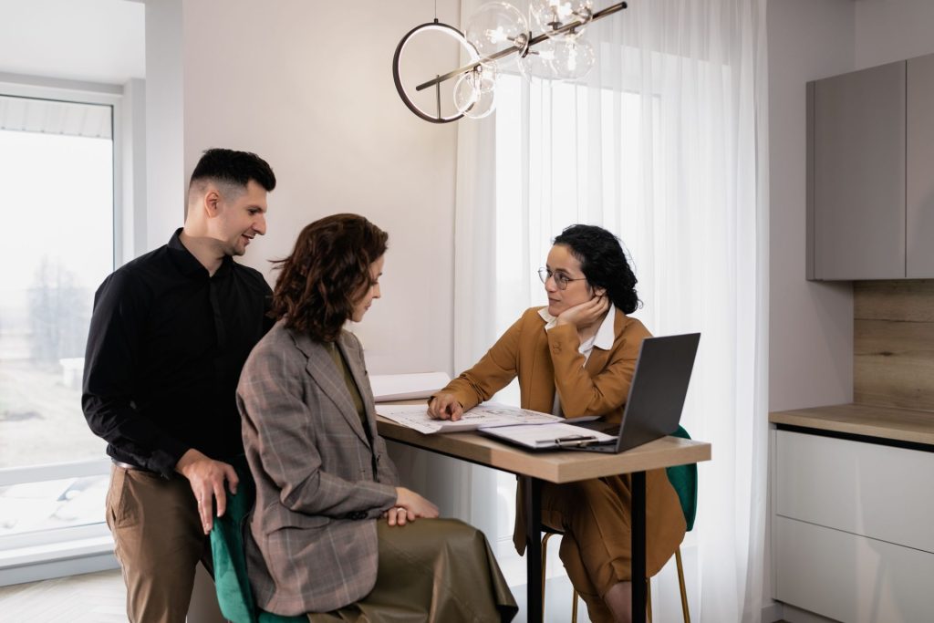Couple with advisor